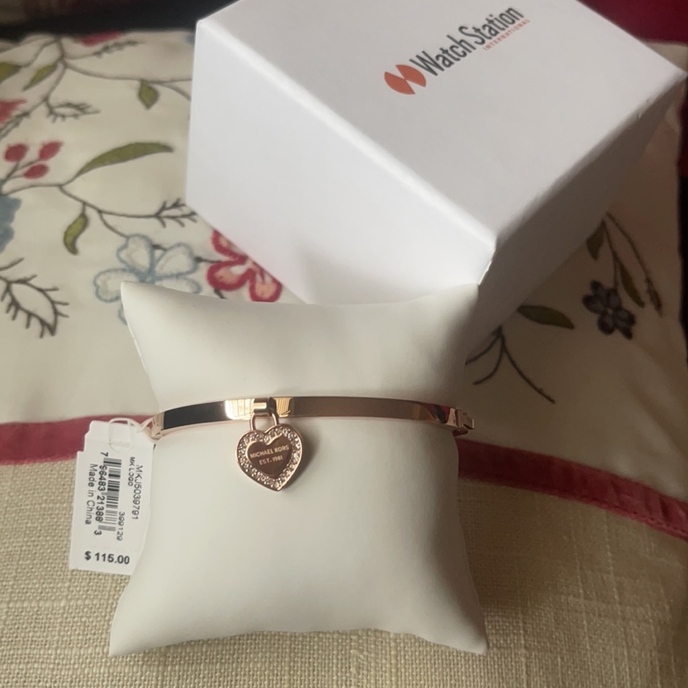 Michael Kors Women MK Logo Heart Rose gold  Bangle Bracelet Crystals MKJ5039791